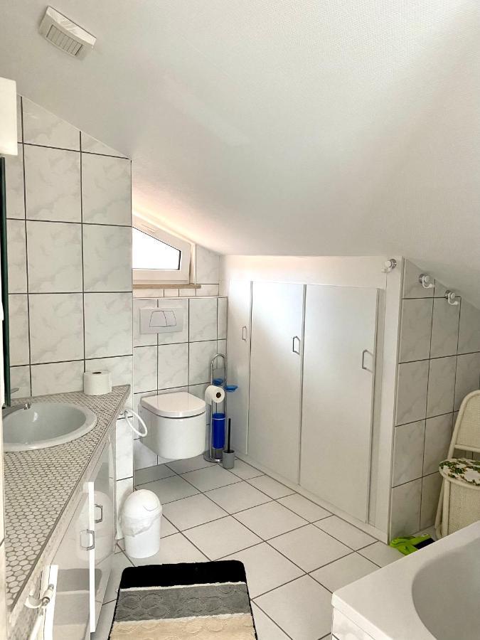 Moeblierte 3 Zimmer Apartment - Mit Smart Tv, Wlan Und Kostenfreie Parkplaetze Schloß Holte-Stukenbrock 外观 照片